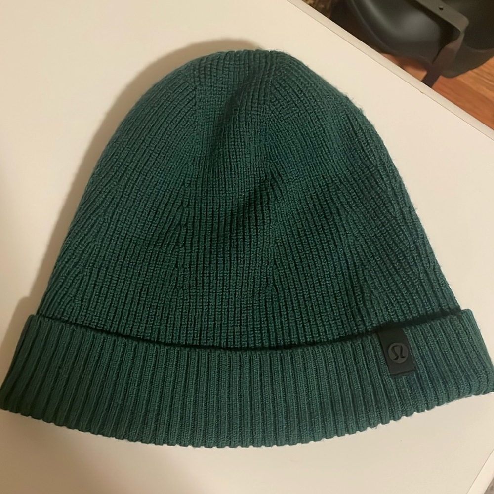 Lulu lemon close fit wool blend ribbed knit beanie
